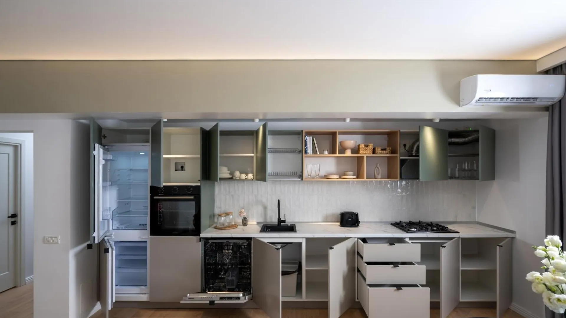 Deluxe 2Br Mid Or Long Term Oldcity By Urbanesq Bucharest 0*,  Romania